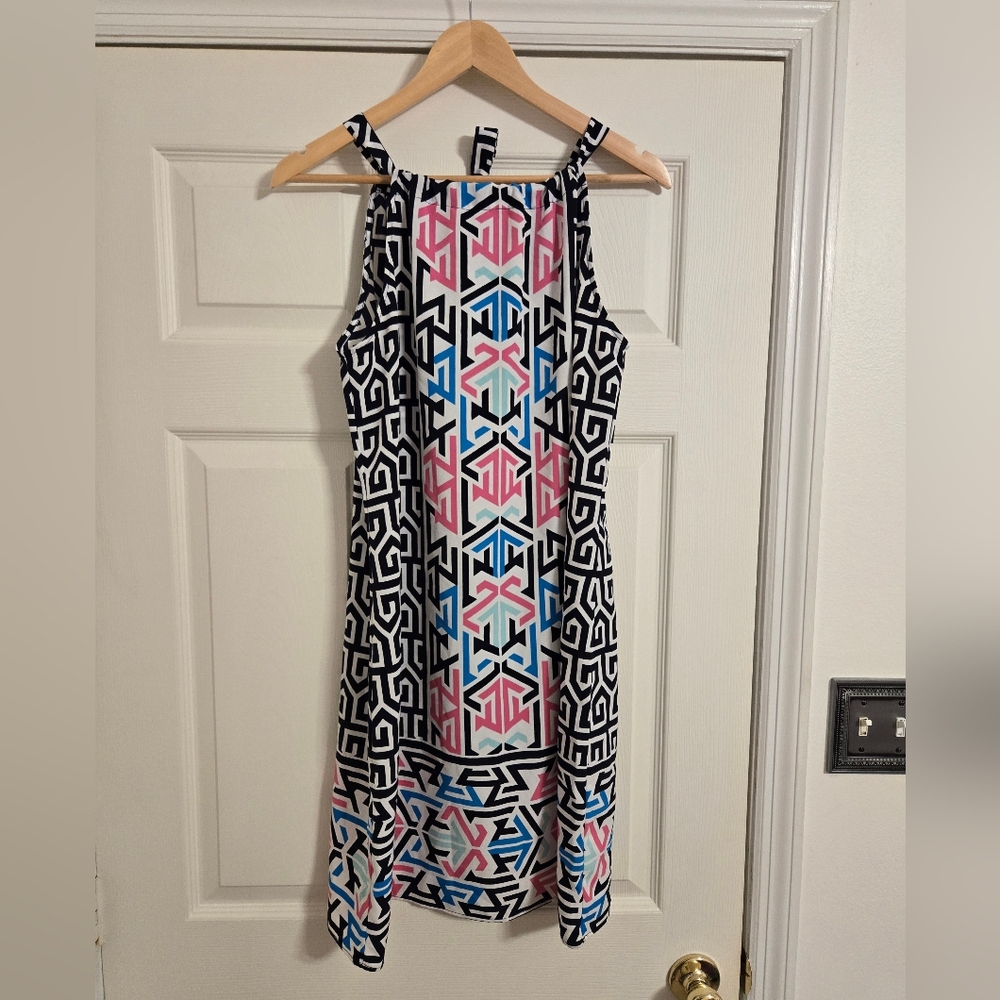 Crown & Ivy Geometric Patterned Dress in White, Pink, and Blue Size Medium